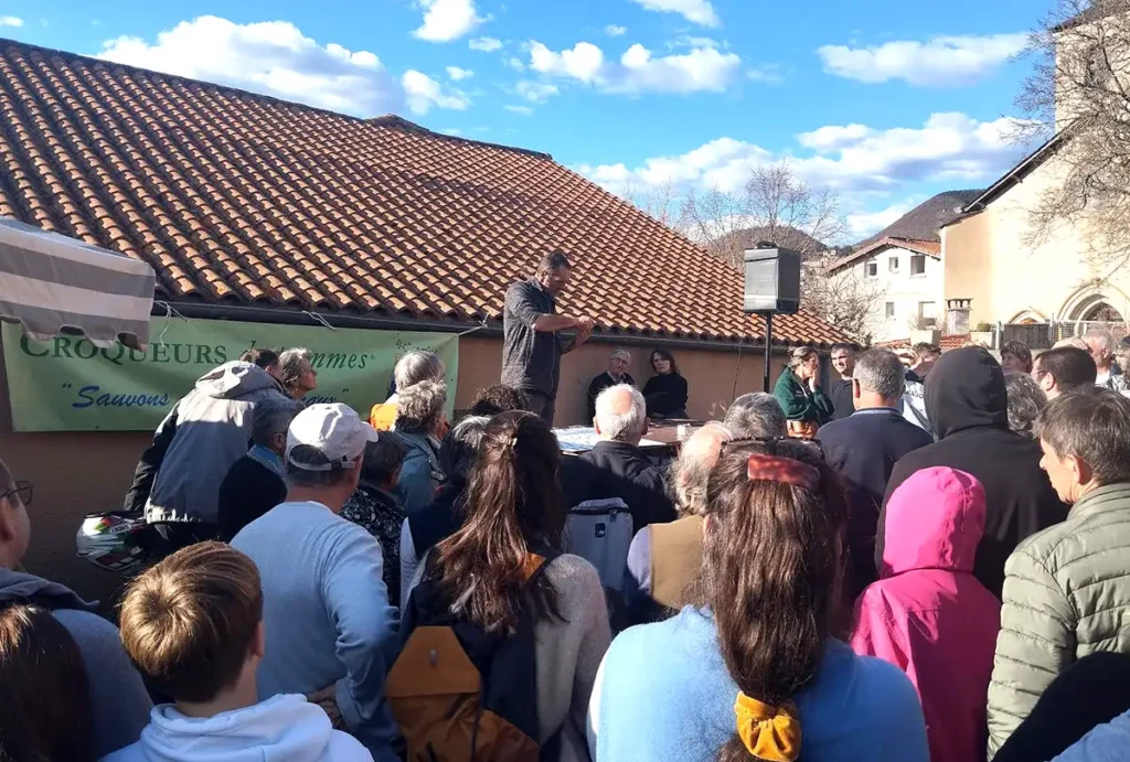 Journée de l’Arbre : 400 personnes ont déambulé dans les rues du village de Paulhe 2 paulhe journee de l arbre 1