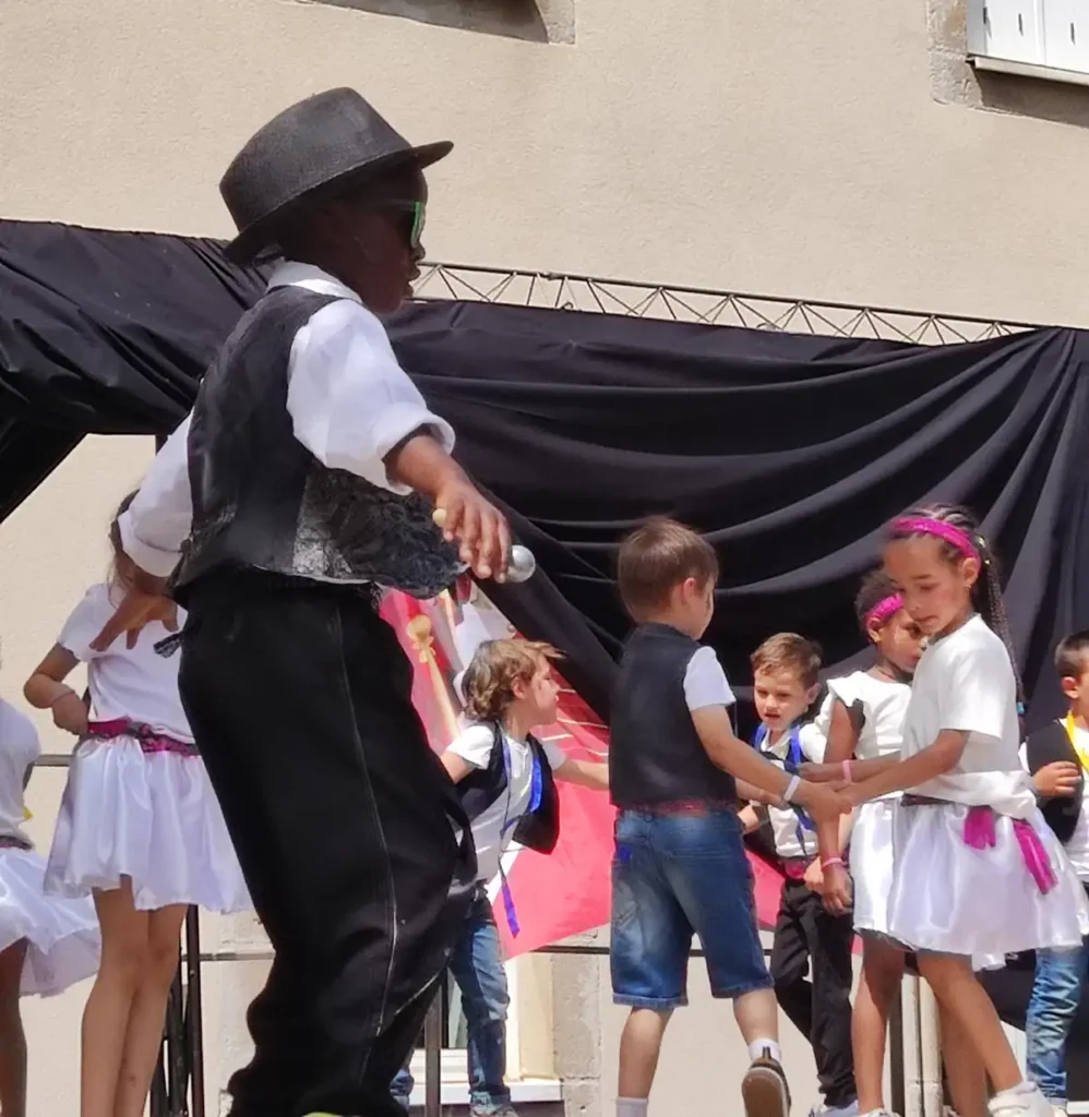 Millau. « L’Art en scène » : un musée vivant à l’école du Sacré-Cœur 6 millau ecole sacre coeur art en scene 5